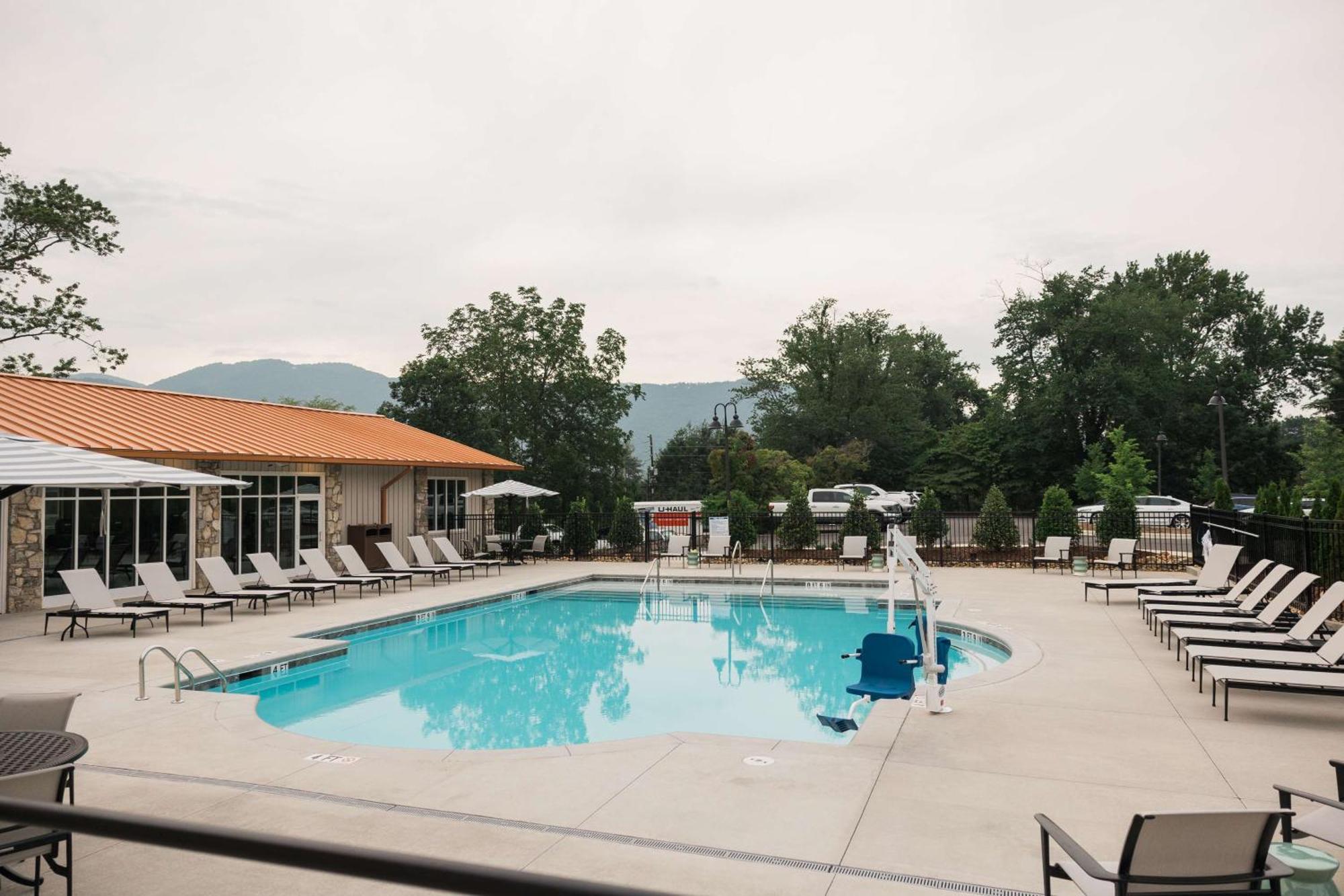 Waynesville Inn And Golf Club, Tapestry Collection By Hilton Extérieur photo